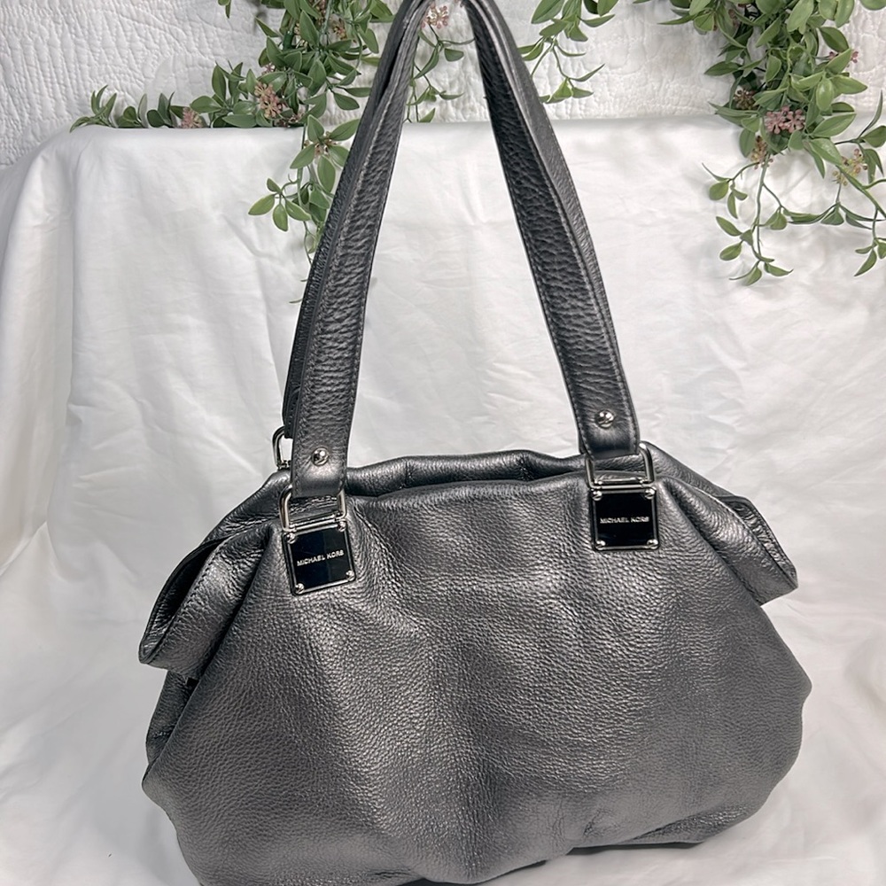 MICHAEL MICHAEL KORS | Shoulder purse EUC Condition soft leather